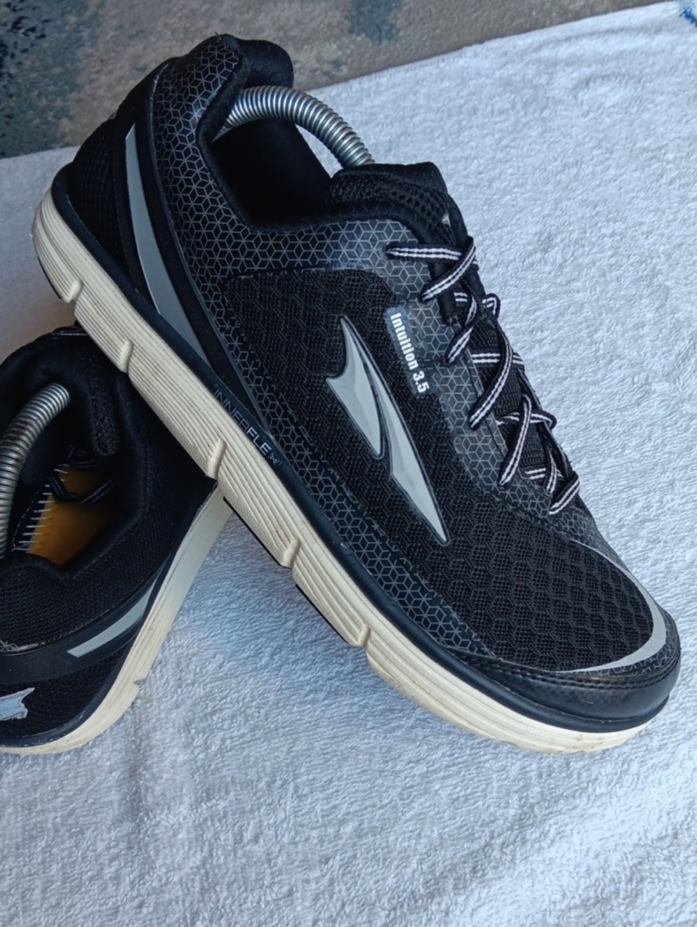 Altra Intuition 3.5 Athletic Shoes